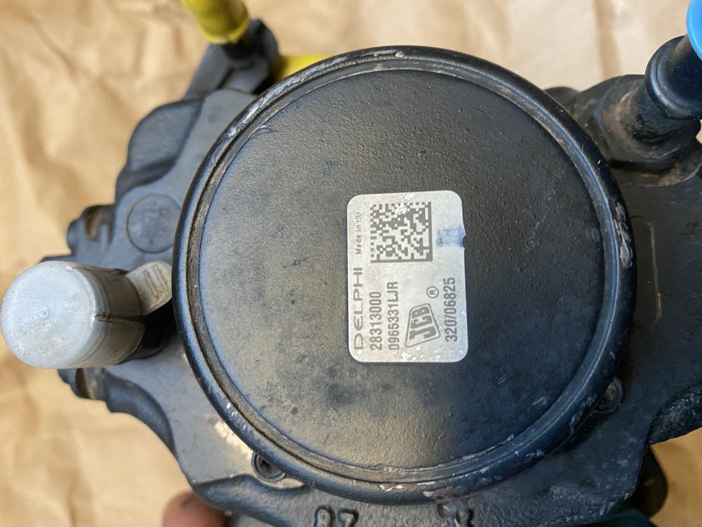 Pompa wtryskowa paliwa sprawna  jcb 320/06825