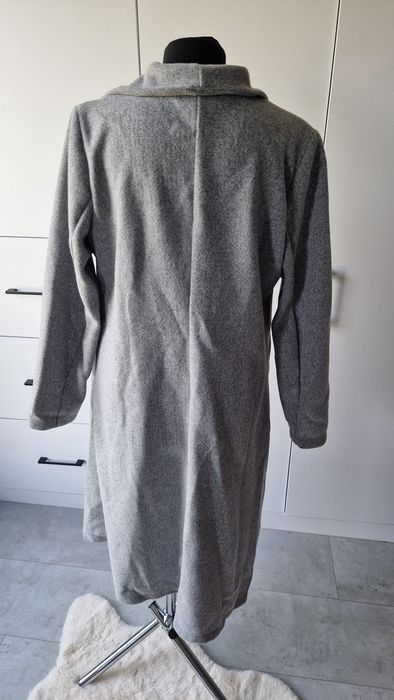 Elegancki szary płaszcz damski – nowy, bez metki!