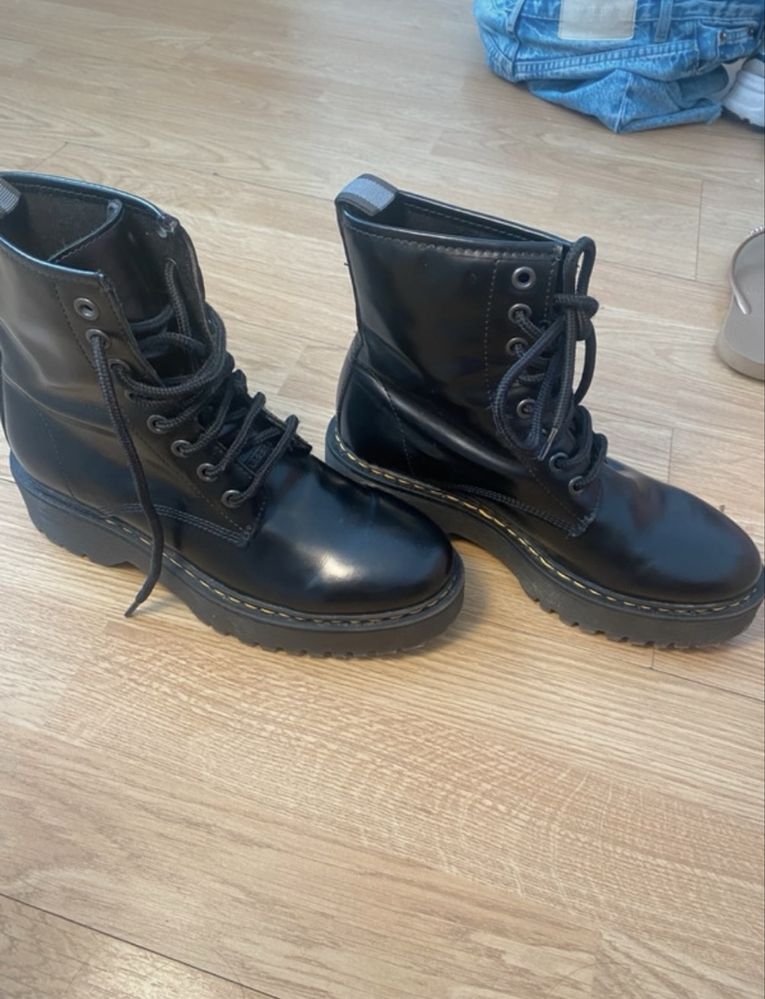 Botas pretas/Black boots 36