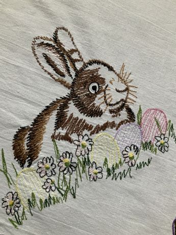 Obrus haftowany motywy Swiateczne zajaczki do kolekcji