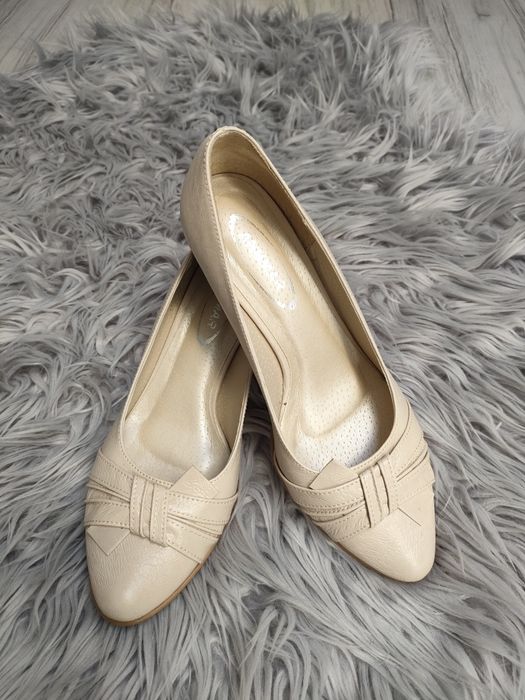 Buty damskie czółenka niski obcas r.36 beżowe