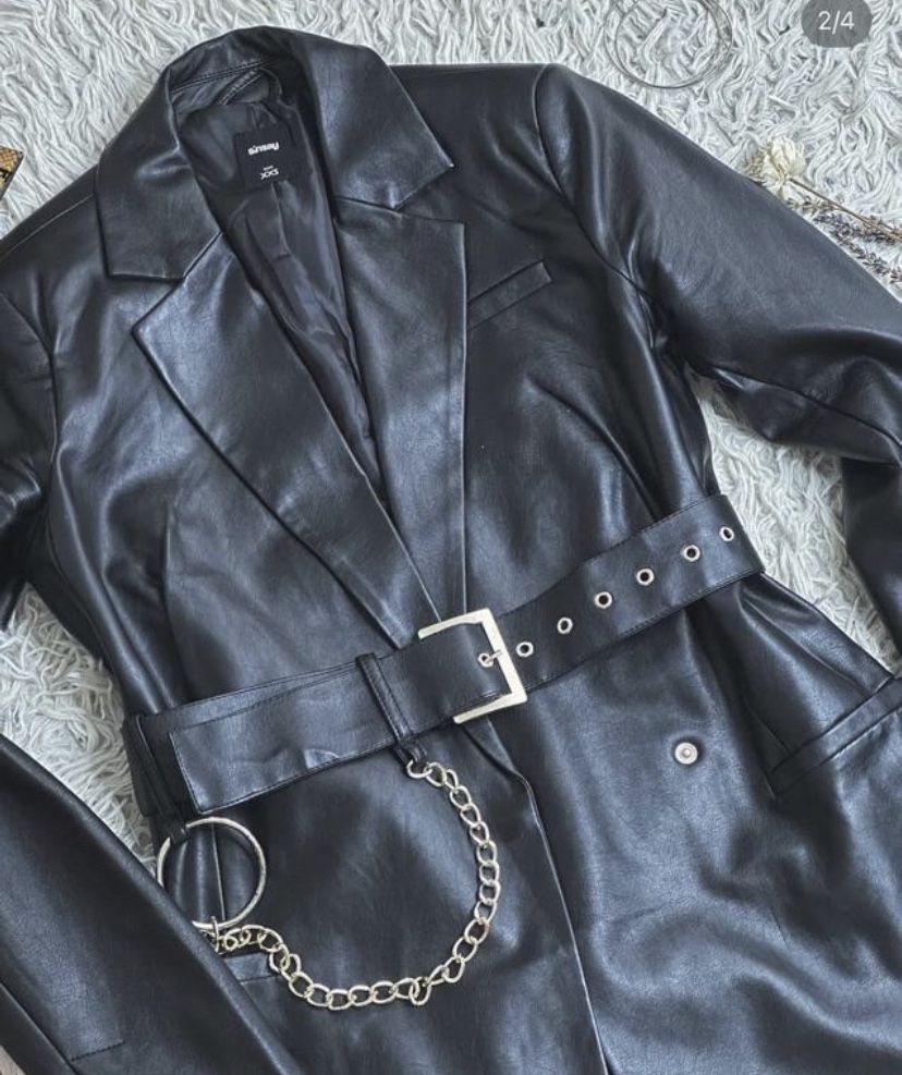 Піджак жіночий чорний  з штучної шкіри в комплекті з поясом