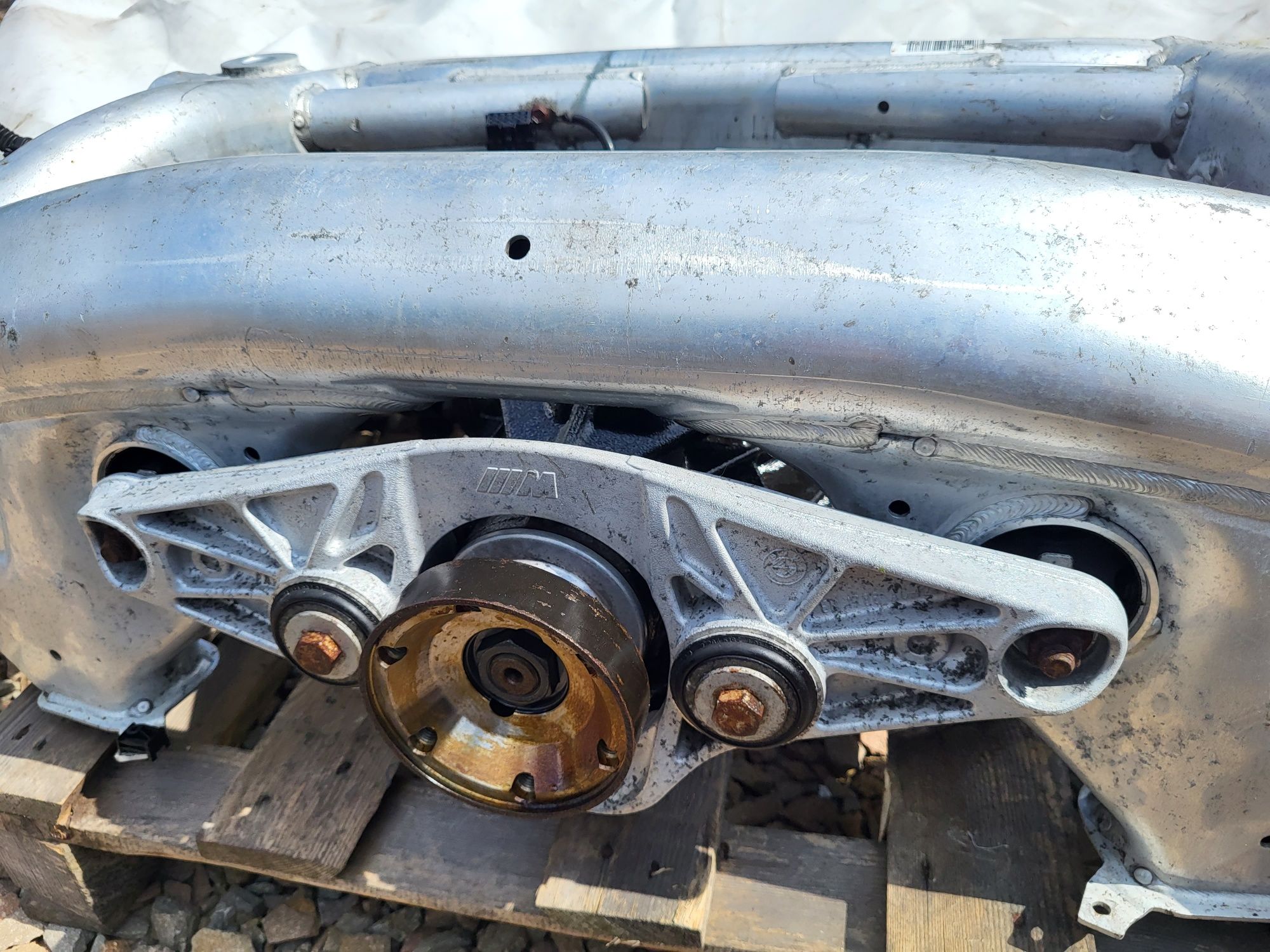Zawieszenie Wózek dyfer tył szpera bmw m5 f10 m6 f06 f12 f13 4.4 560km