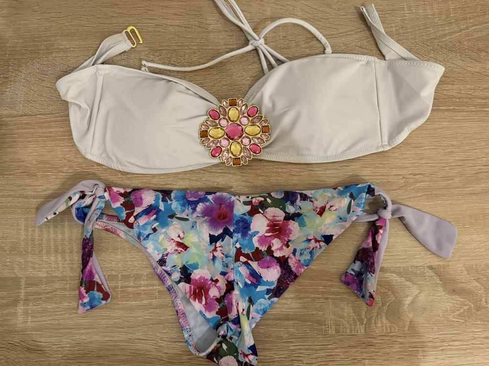 Komplet bikini 36 s kwiaty ozdoba