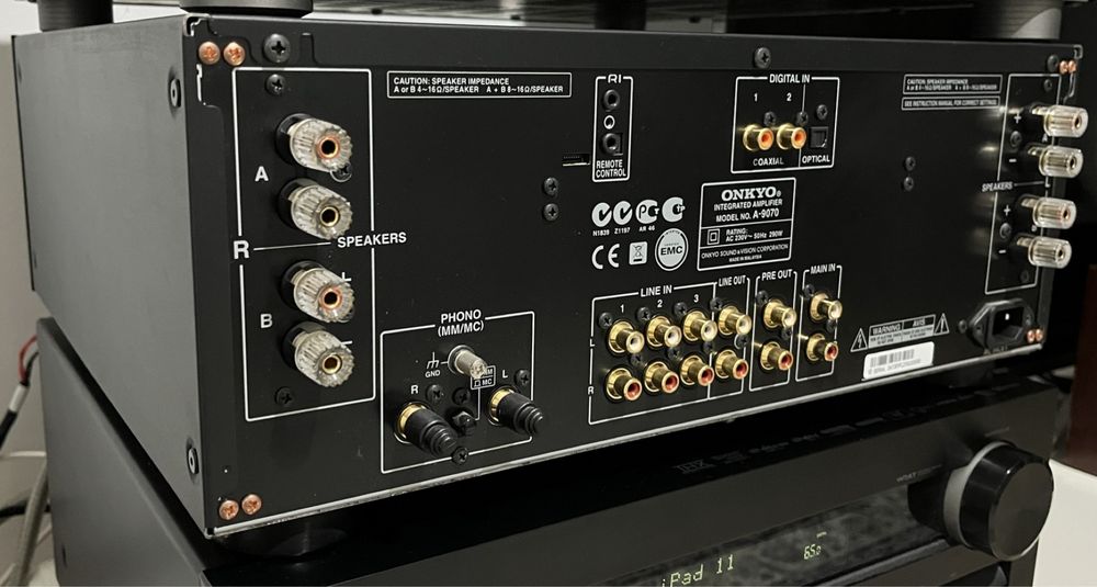 Onkyo A-9070 integreifed amplifier