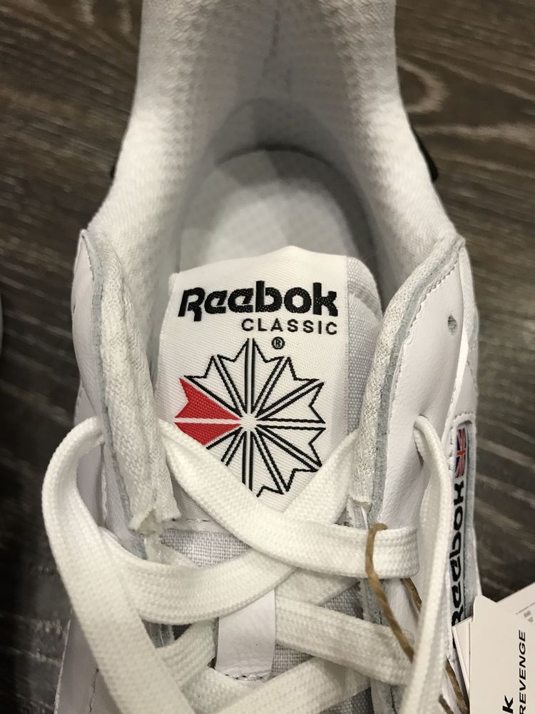 Срочно продам Кроссовки reebok