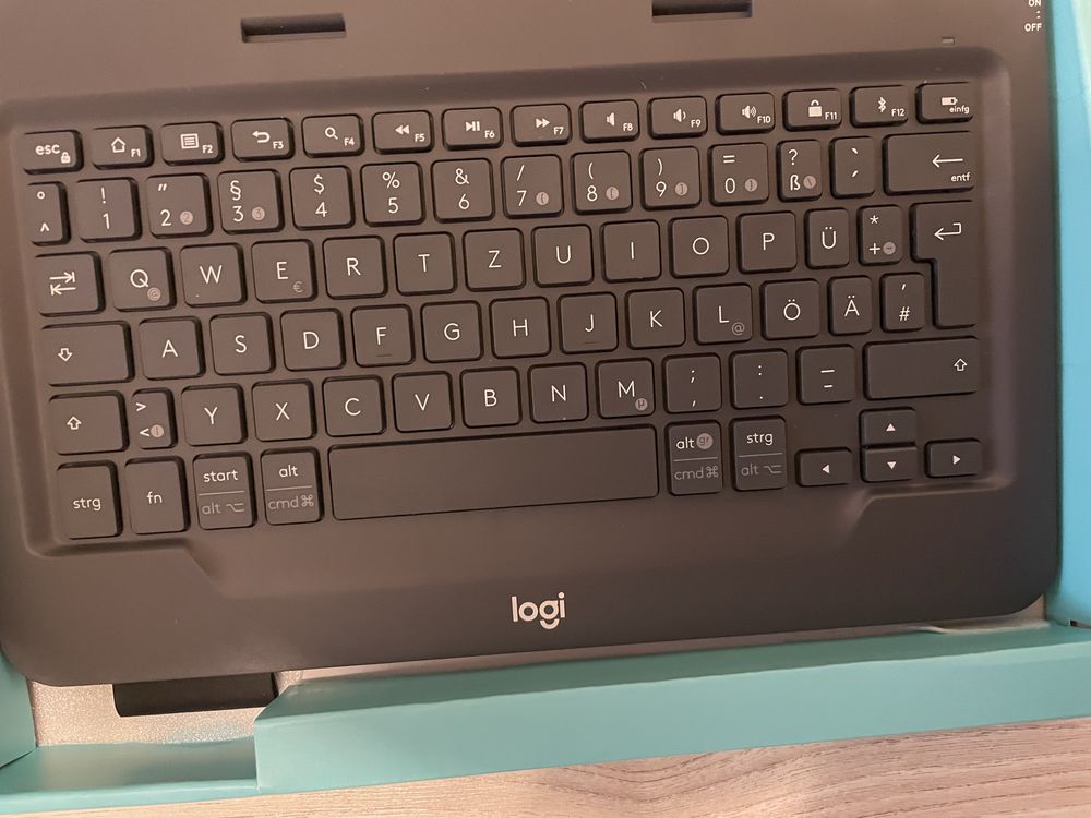 Klawiatura do Ipada Logitech Universal Folio