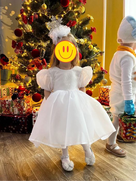 Дитяча сукня на день народження або новий рік