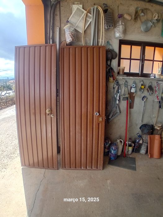 Vende-se Portas em ferro
