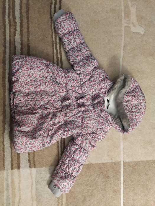 Zimowa urocza kurtka marki George w kwiatki 98/104