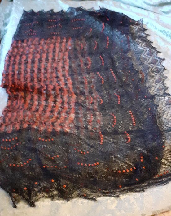 Ажурная, красивая шаль.