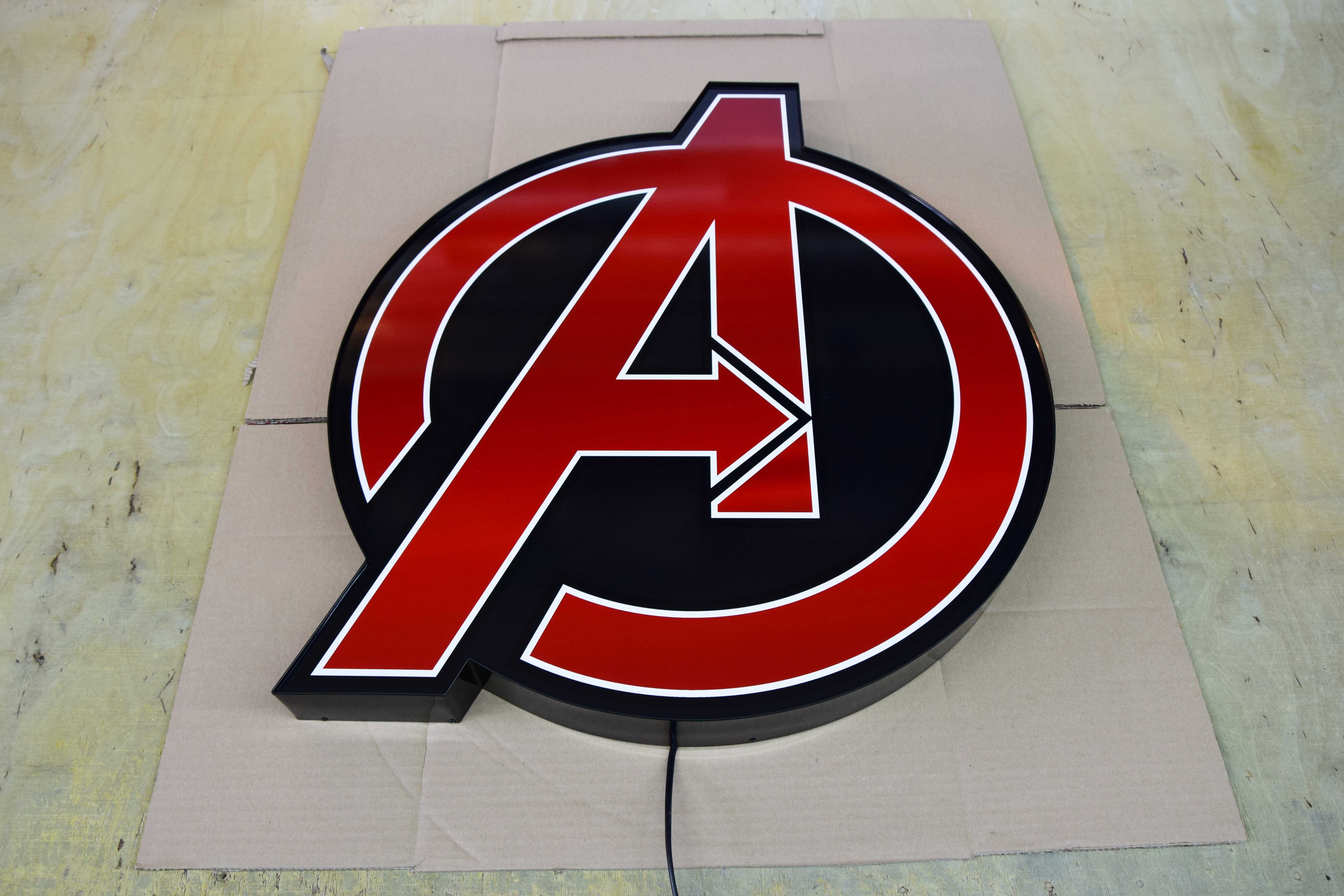 LED Neon AVENGERS, Logo świecące 3D, Plafon, Kinkiet, Lampa, Prezent