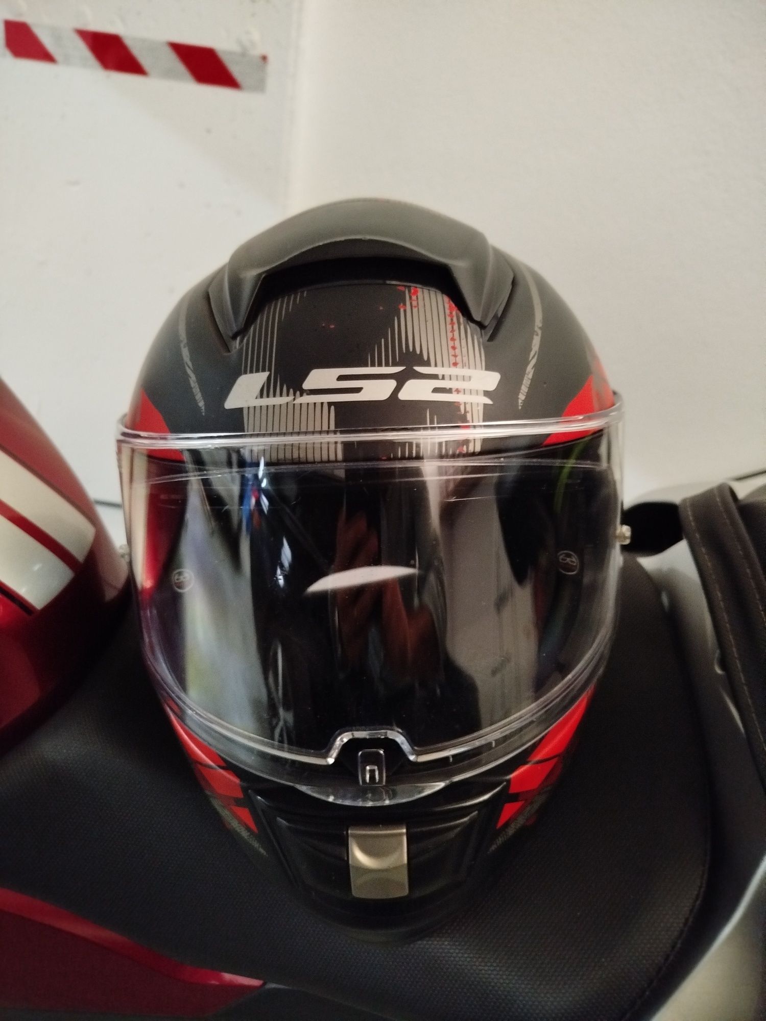 Capacete íntegral - LS2