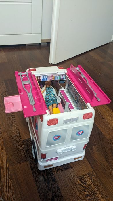 Oferta od 22.10 do 28.10. Karetka pogotowia Barby. Jak nowe.