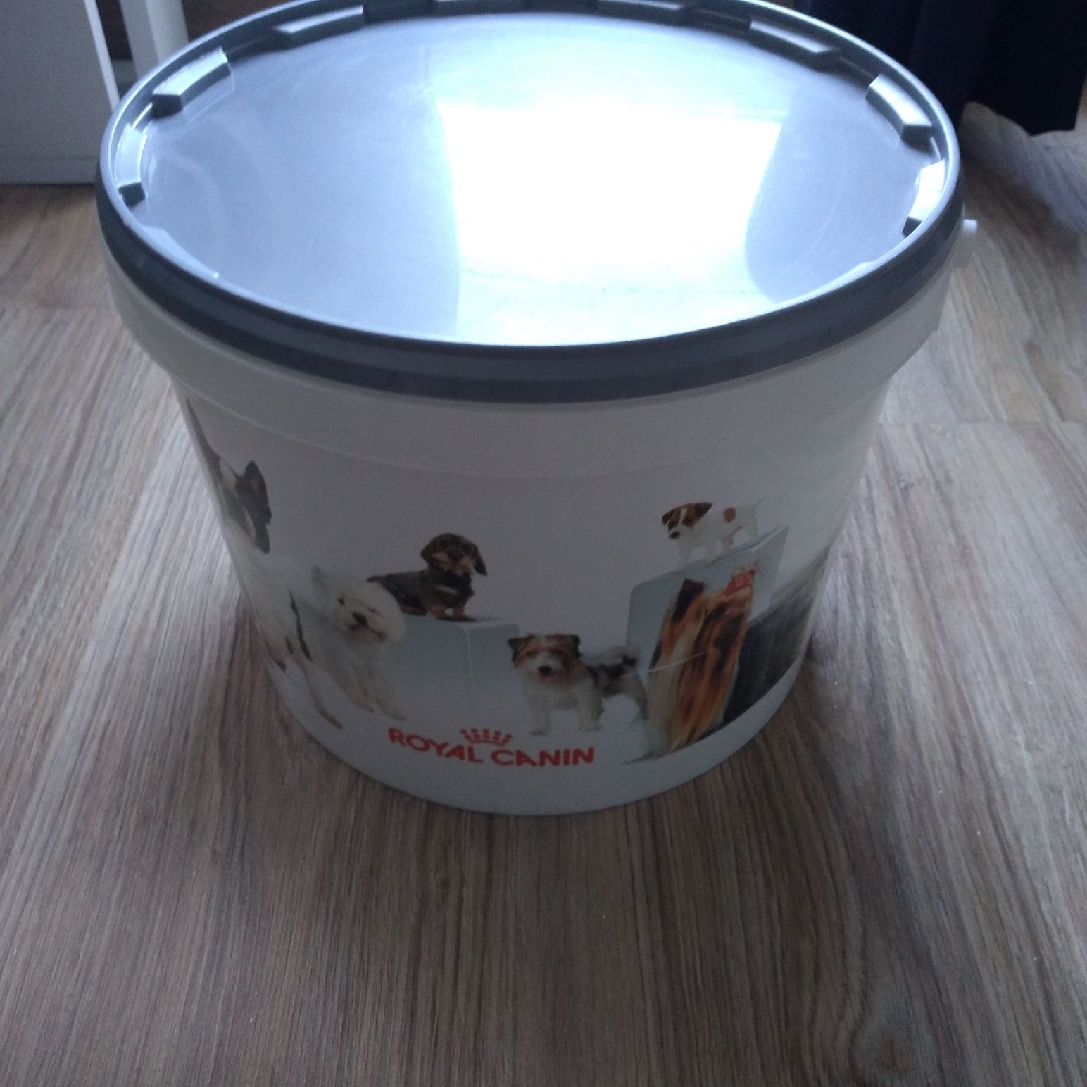 Wiaderko, pojemnik na karmę pies,kot royal canin