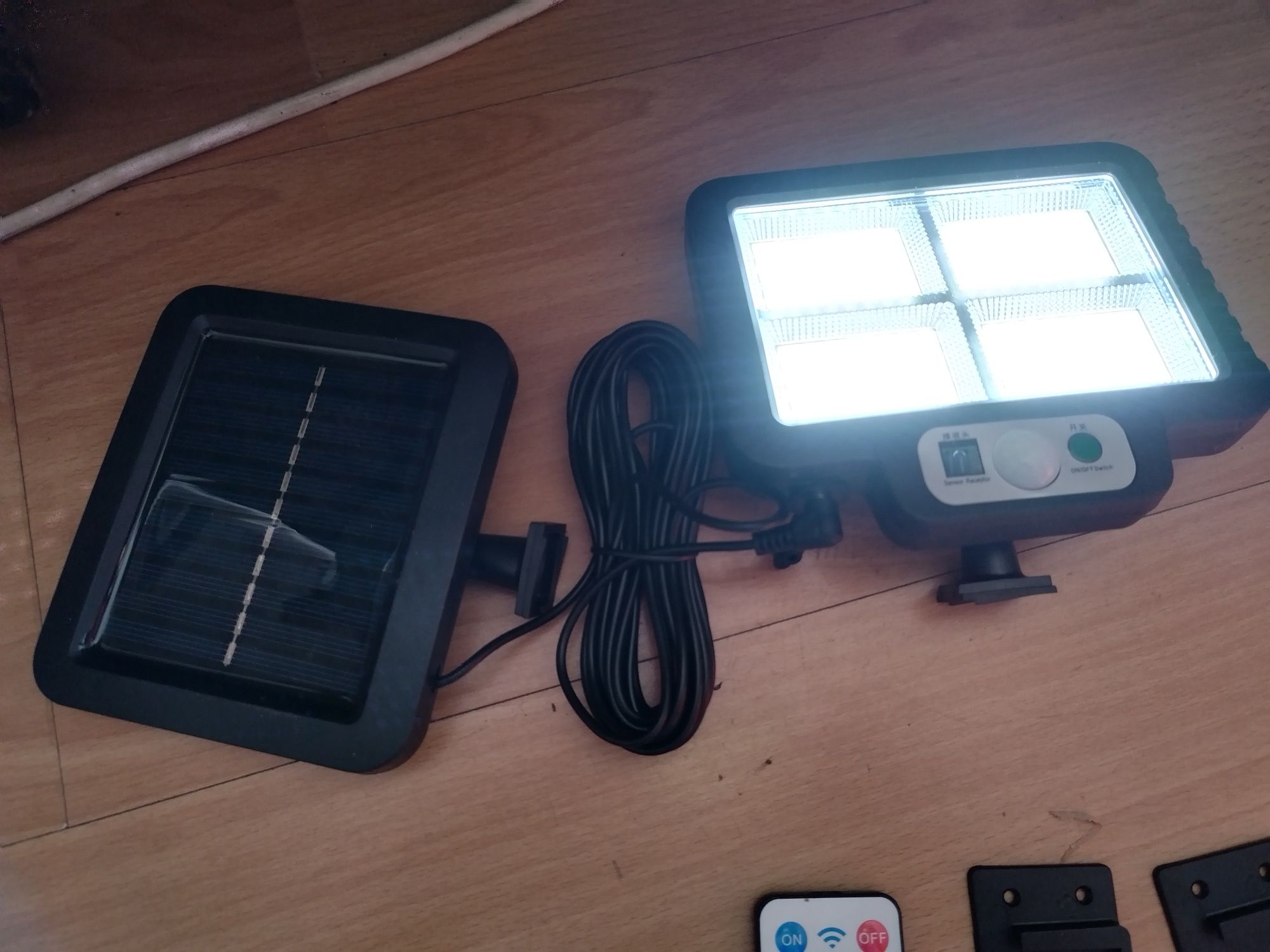 Lampa solarna zewnetrzna na ogród taras garaż solar czujnik ruchu led