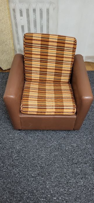 Mały fotel w dobrym stanie.