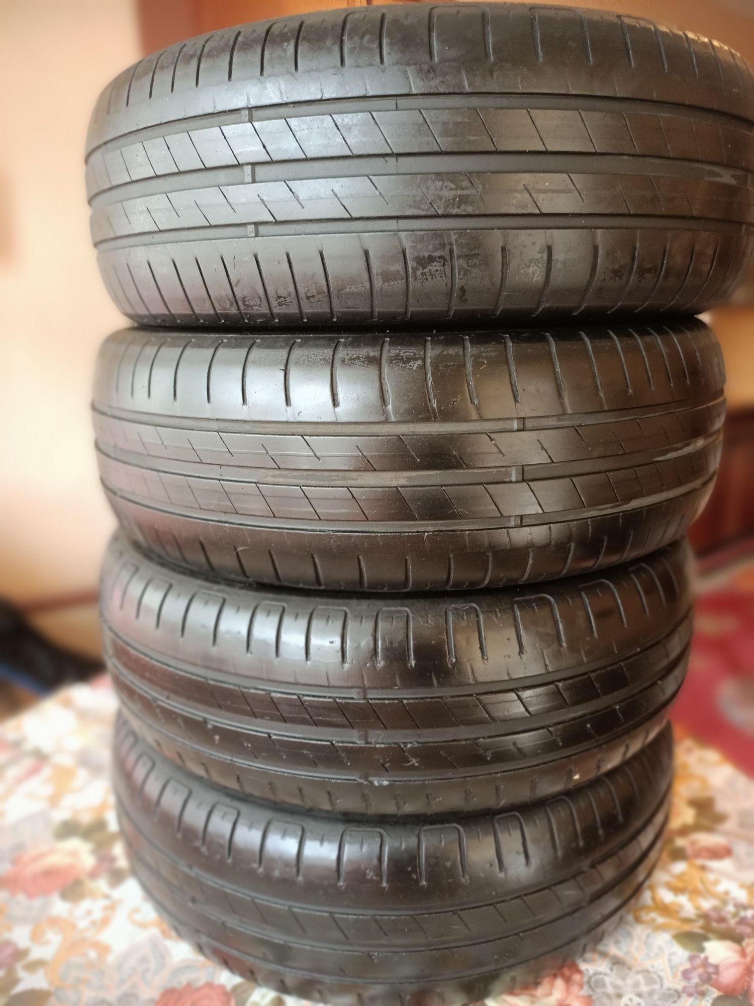 Продам шины лето 195/65/ R 15 Goodyear EfficientGrip Performance 2