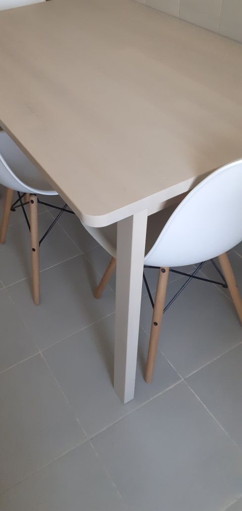 Mesa ikea em bom estado