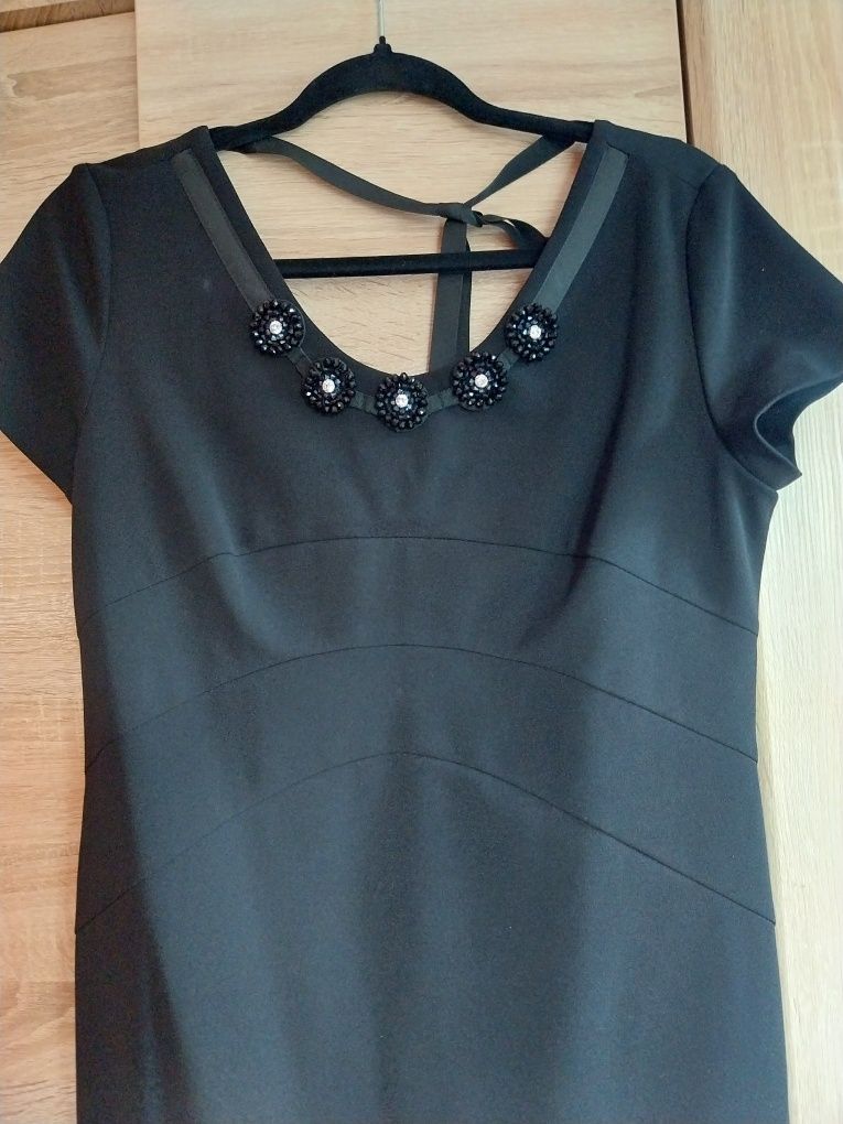 Elegancka sukienka z brylancikami
