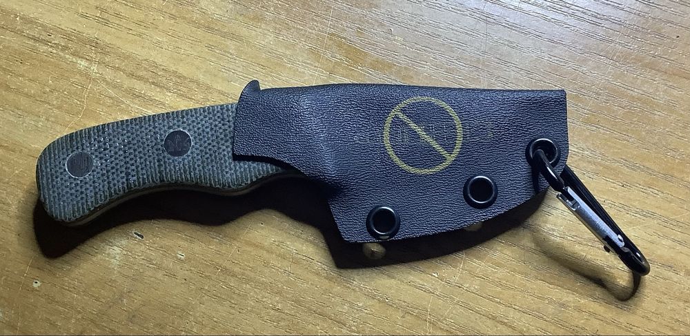 Сувенірний міні-ніж з уламків ракет