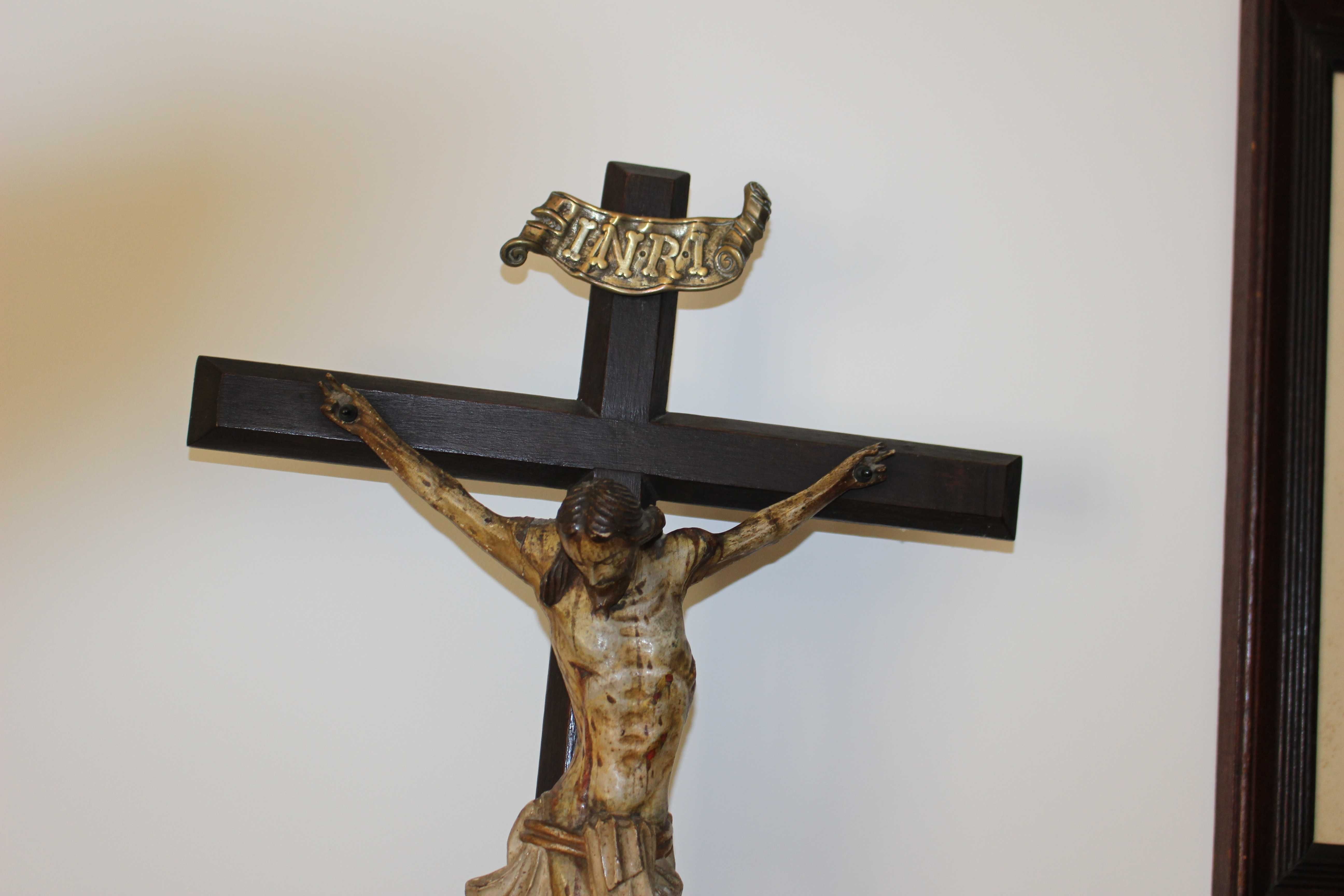 Grande crucifixo em madeira início Séc XIX