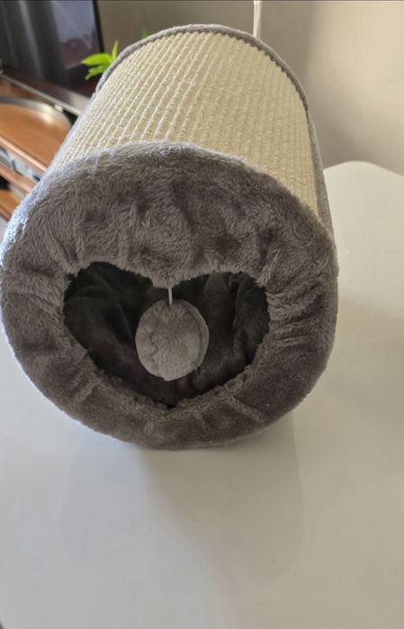 Arranhador com tunel/cama para gatos