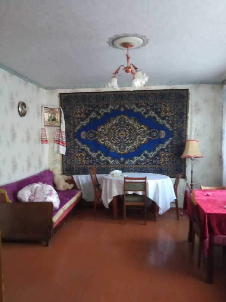Будинок , гараж літня ,  кухня  , хлів