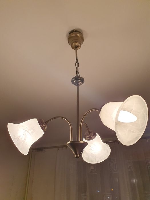 Lampa na 3 żarówki z kinkietami