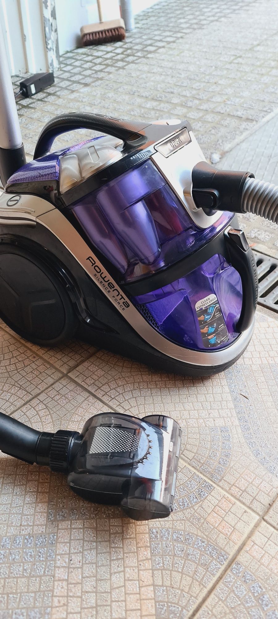 Aspirador rowenta silence force
