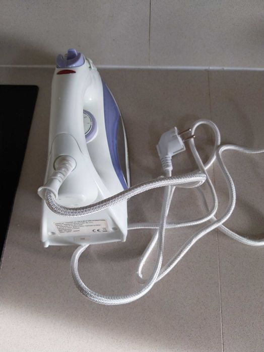 Ferro de engomar a vapor 2000W