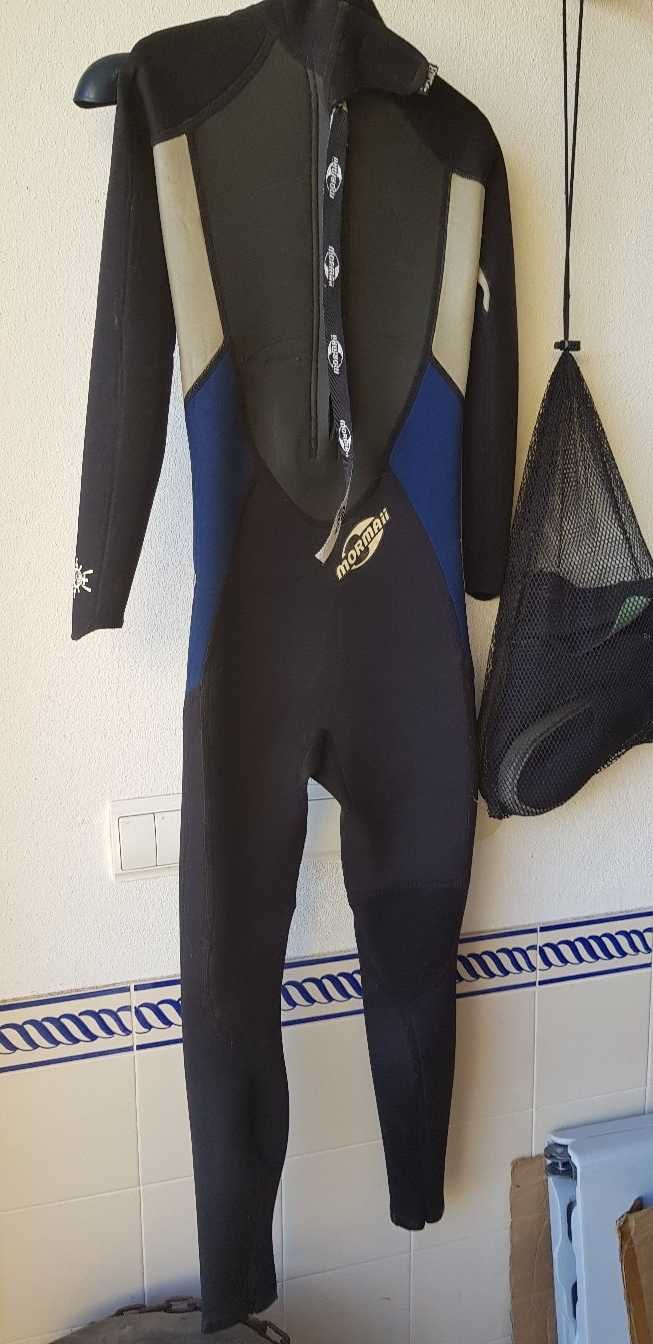 Fato e botas de mergulho para criança
