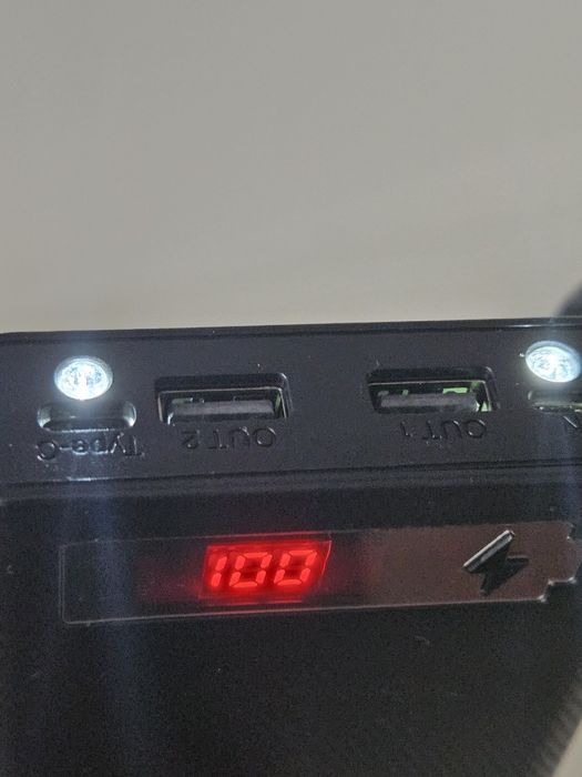 Повербанк  на 27200 mAh.