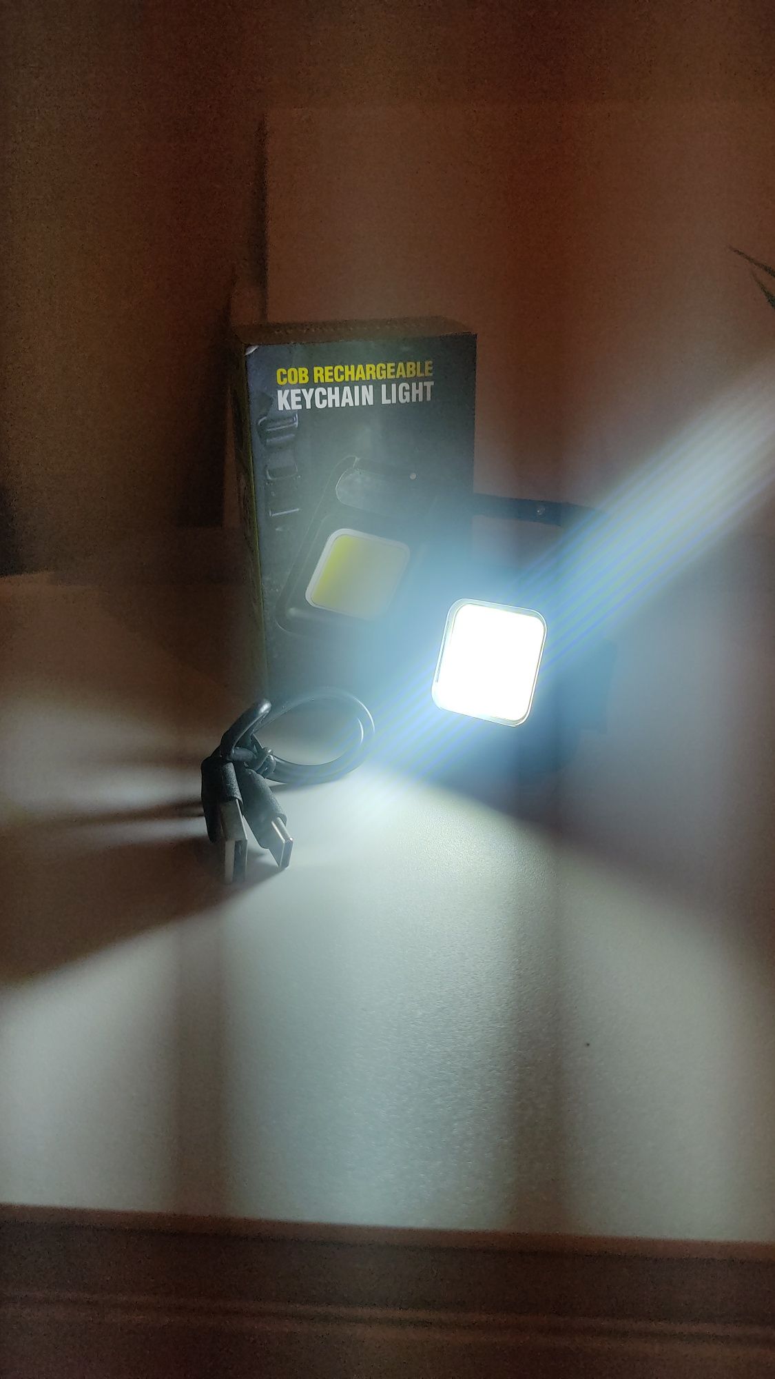 Mini lanterna LED recarregável