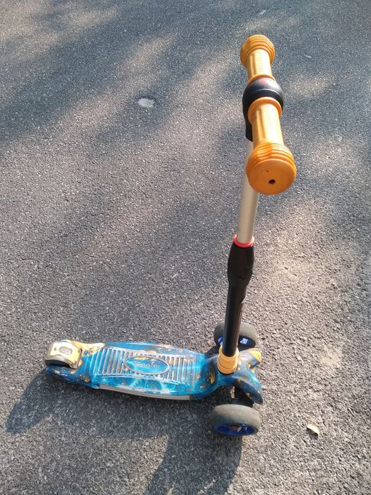 Самокат дитячий.
