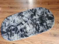 Owalny dywan 162,5 cm x 80 cm.