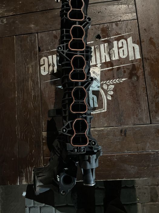 Впускной коллектор BMW .