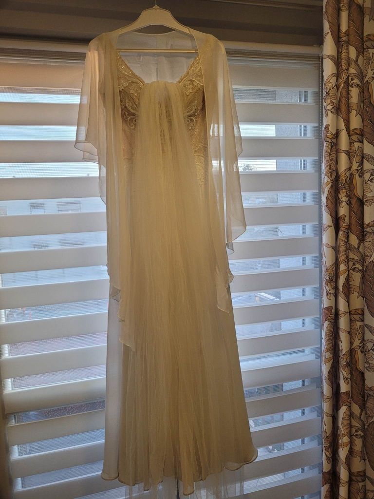 Muślinowa suknia ślubna
