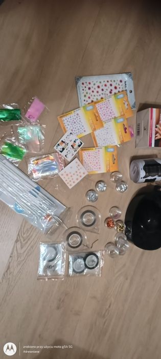 Akcesoria do zdobienia paznokci