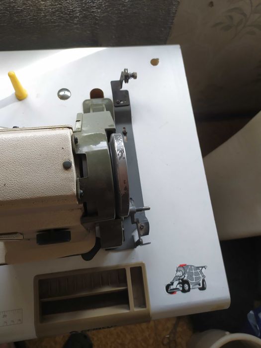 Промышленная швейная машина Gemsy.