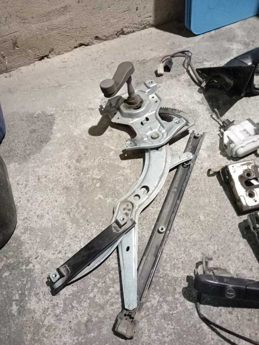 Склопідйоиник vw Passat b4 передR,дзеркало