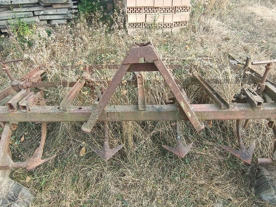 Продам плуг 3/30 і культиватор 2.10м ціна 250$ за шт