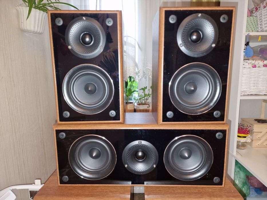 Zestaw kolumn Taga Harmony TAV-606 v.3 Orzech + Amplitumer Pioneer VSX