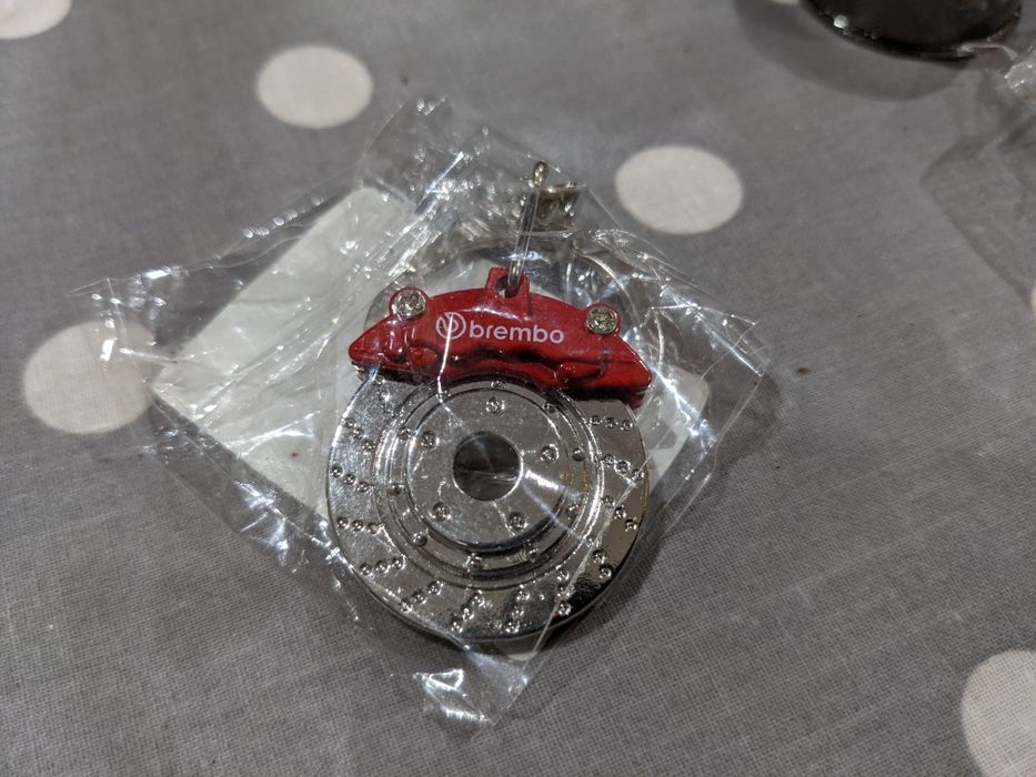 Porta chaves forma de jante e disco e travões