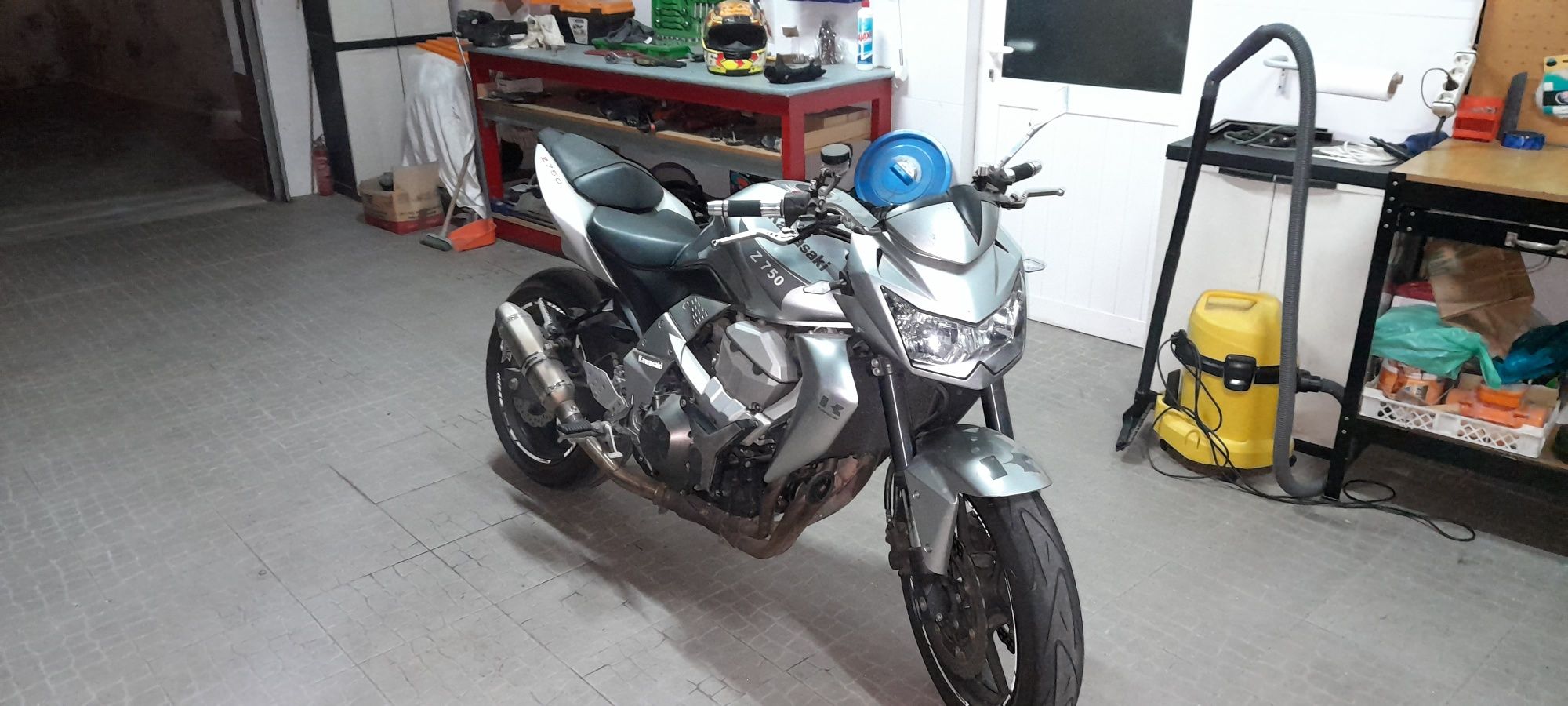 Kawasaki z750 em bom estado