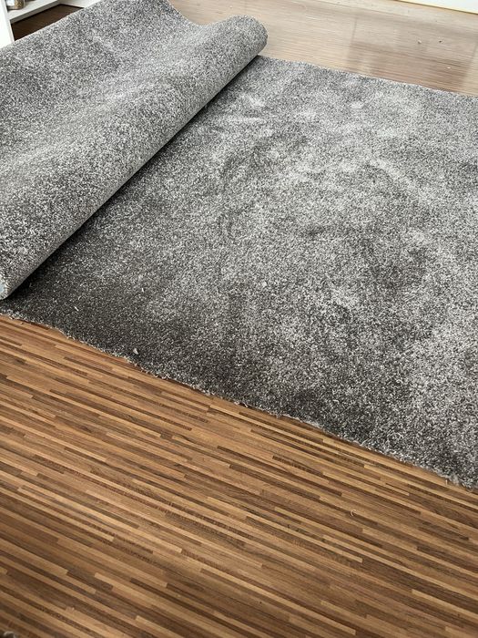 Wykładzina podłogowa nowa, 550 cm x 130 cm, szara