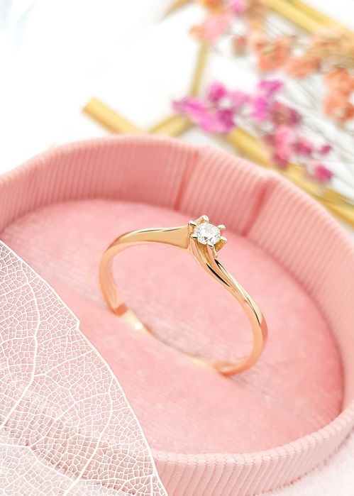 Złoty klasyczny pierścionek zaręczynowy z jedną cyrkonią pr. 585