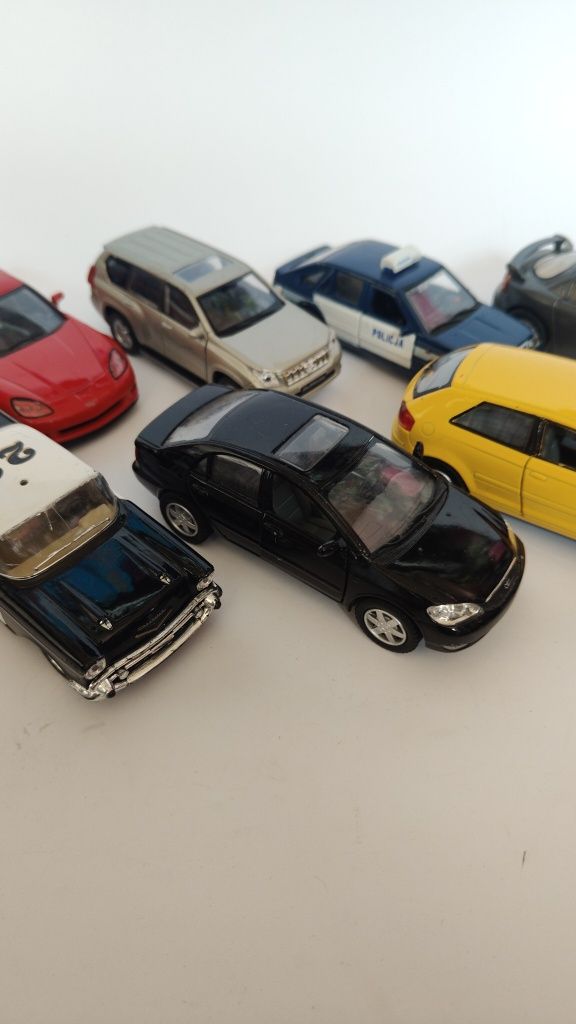 Samochodzik żółty Audi 1:32