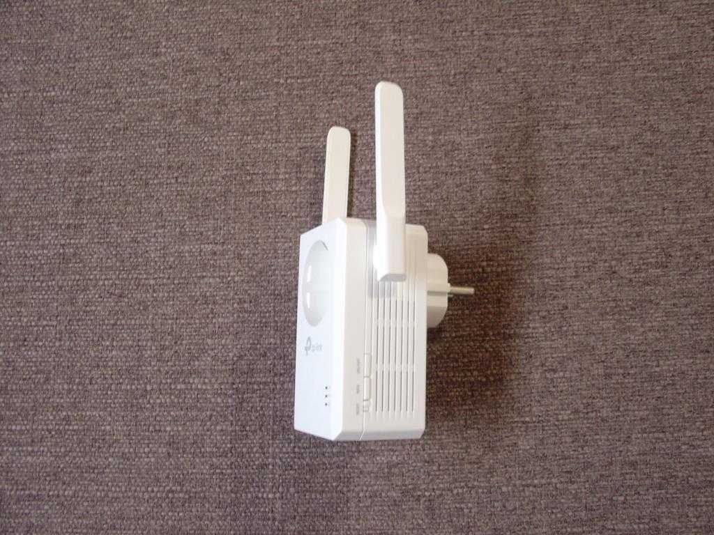 Repetidor TP-Link (com tomada de energia)