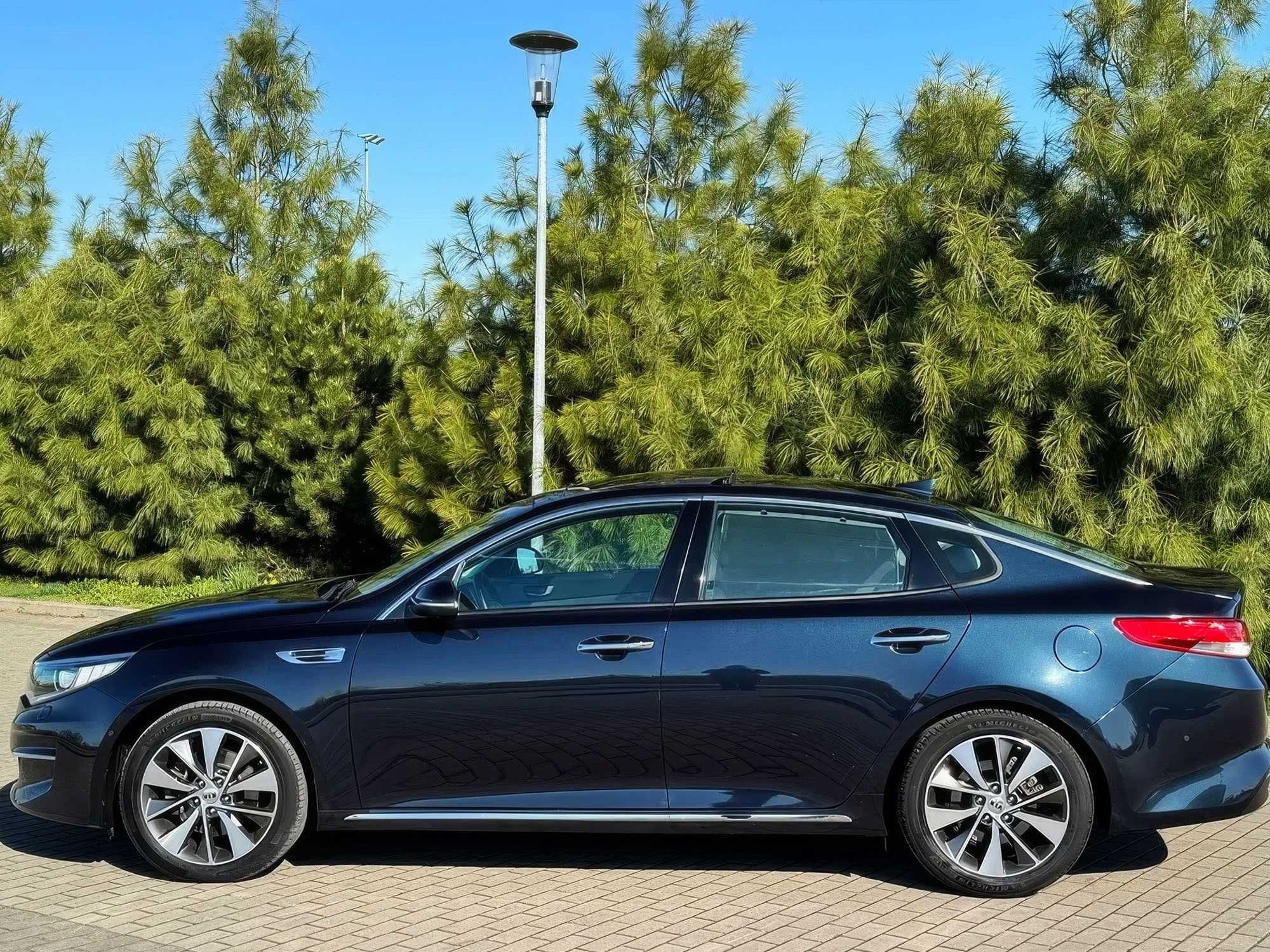 2015 Kia         Optima